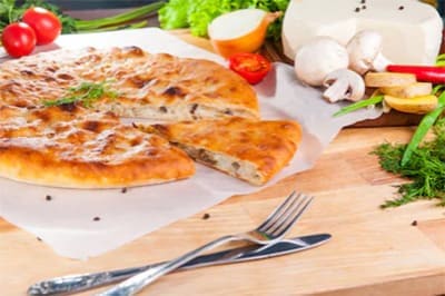 Осетинский пирог с сыром, картофелем и грибами